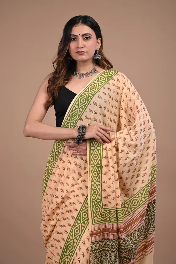 Peach_Cotton_Voile_Premium_Saree_With_Unstitched_Blouse_For_Women