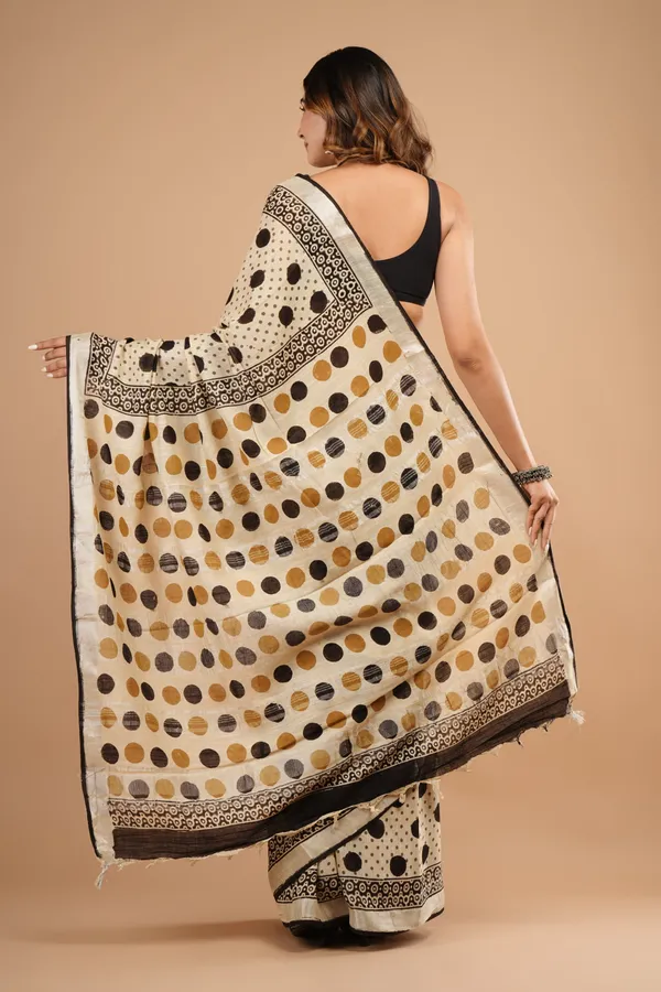 Beige_Cotton_Linen_Premium_Saree_With_Unstitched_Blouse_For_Women