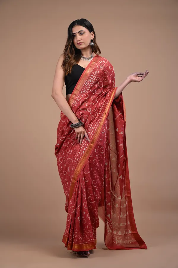 Red_Maheshwari_Silk_Premium_Saree_With_Unstitched_Blouse_For_Women