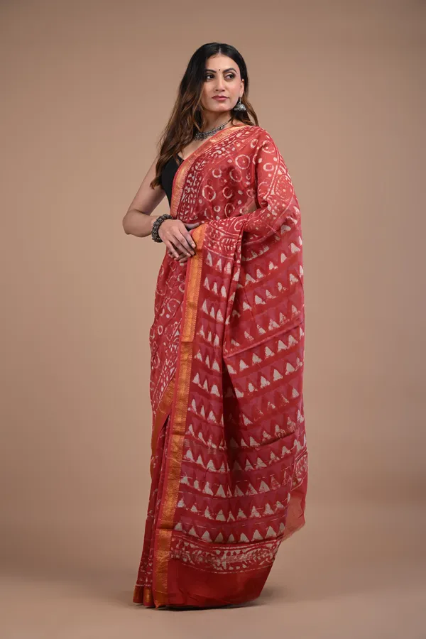 Red_Maheshwari_Silk_Premium_Saree_With_Unstitched_Blouse_For_Women