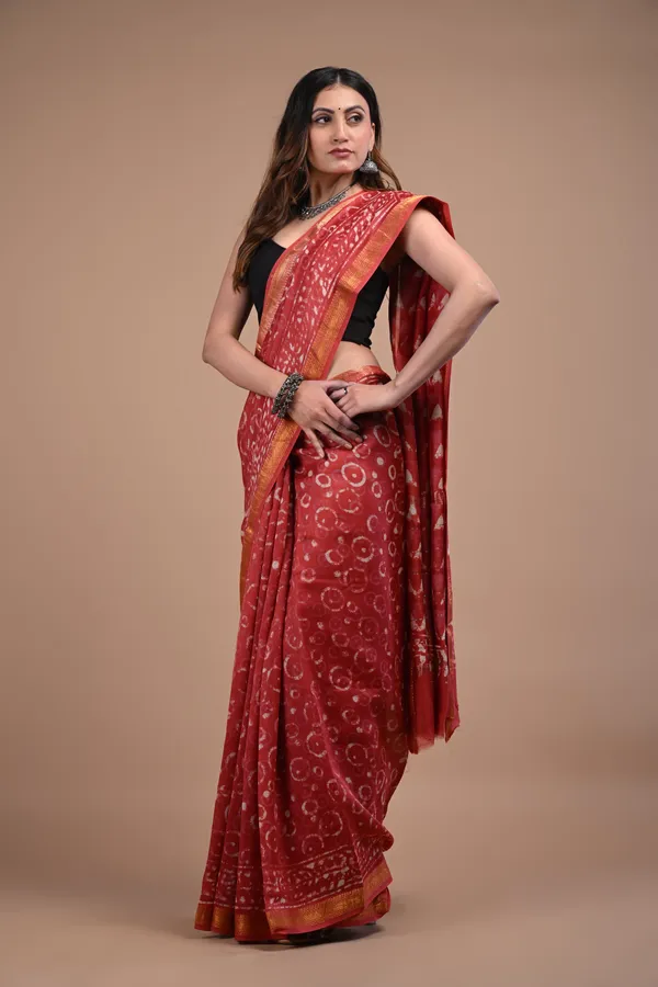 Red_Maheshwari_Silk_Premium_Saree_With_Unstitched_Blouse_For_Women