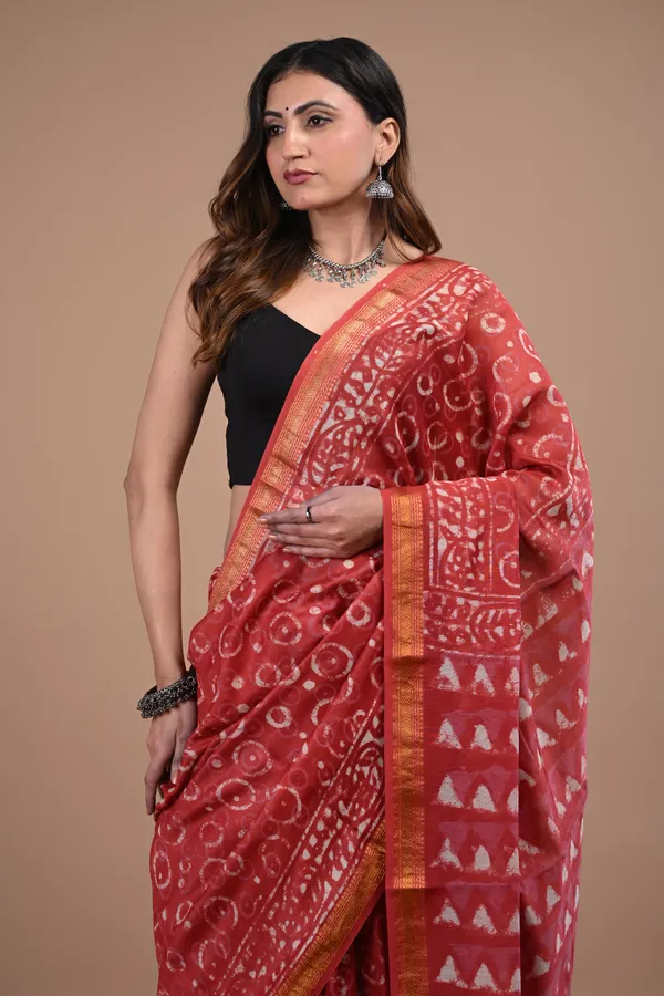 Red_Maheshwari_Silk_Premium_Saree_With_Unstitched_Blouse_For_Women