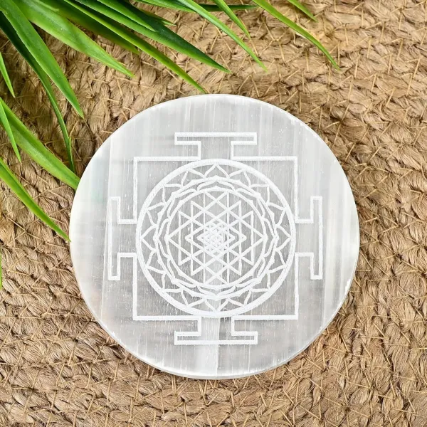 Selenite_Shri_Yantra_Charging_Plate_For_Reiki,_Crystal_Cleansing_And_Spiritual_Decorative_Showpiece_-_8_Cm