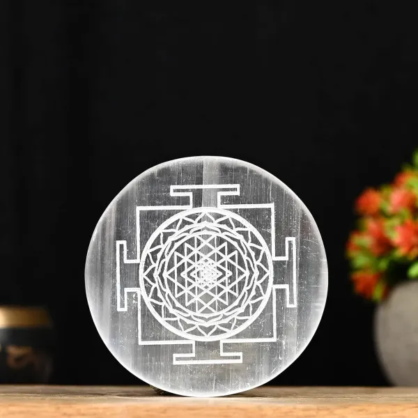 Selenite_Shri_Yantra_Charging_Plate_For_Reiki,_Crystal_Cleansing_And_Spiritual_Decorative_Showpiece_-_8_Cm