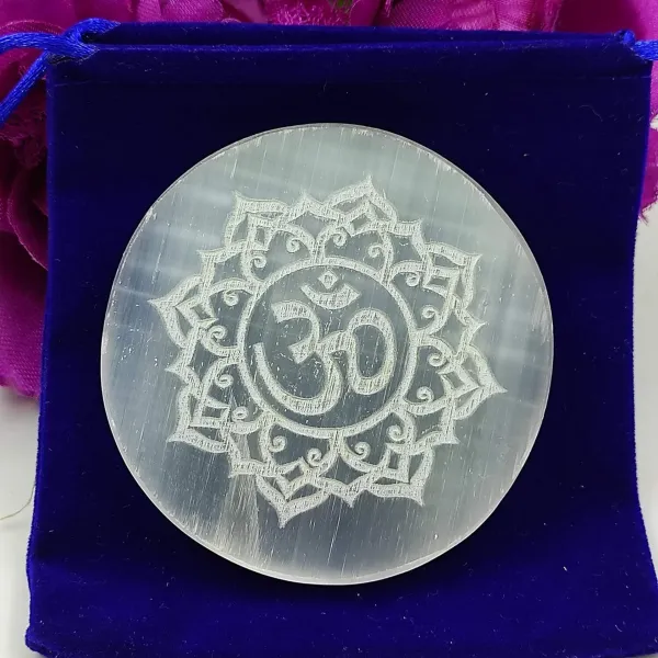 Om_Selenite_Crystal_Charging_Plate_For_Charging_Crystal_And_Stone_For_Vastu_Decorative_Showpiece_-_8_Cm