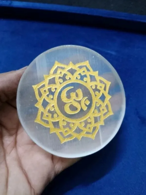 Om_Selenite_Crystal_Charging_Plate_For_Charging_Crystal_And_Stone_For_Vastu_Decorative_Showpiece_-_8_Cm(Yellow_Colour_Om)
