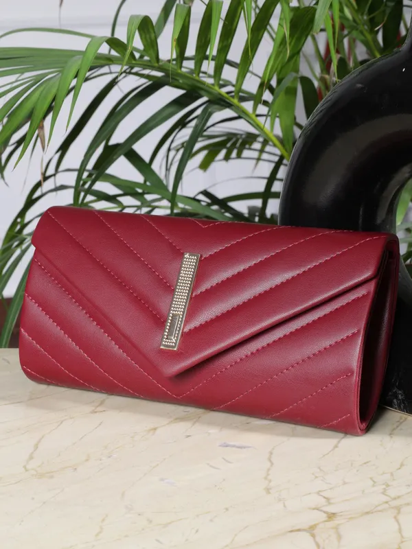 Maroon_Leather_Magnetic_Clutch_Bag_For_Women