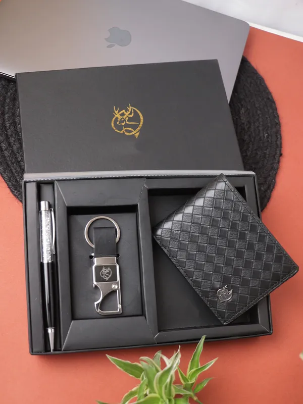 Men_Wallet,_Pen_and_Keychain_Gift_Set