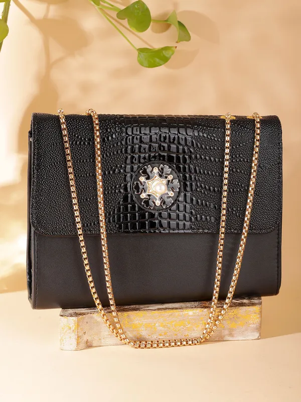 Black_Pu_Magnetic_Snap_Shoulder_Bag_For_Girls