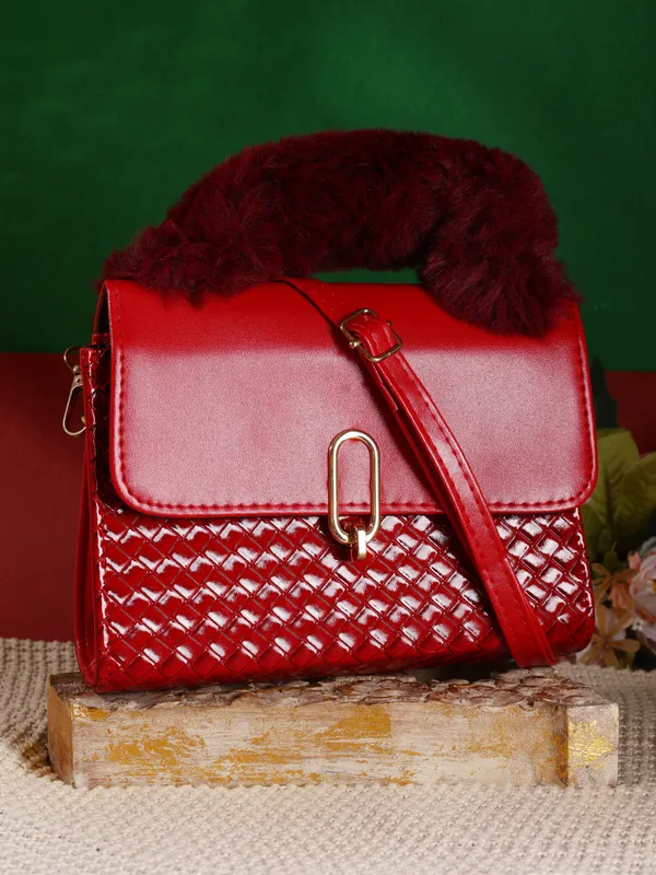 Red_Pu_Turnlock_Shoulder_Bag_For_Women