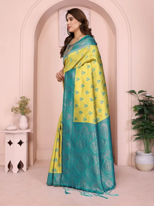 Blue_&_Yellow_Art_Silk_Premium_Woven_Banarasi_Saree_For_Women