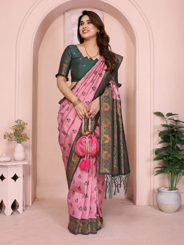 Green_And_Pink_Art_Silk_Premium_Woven_And_Floral_Print_And_Temple_Border_Banarasi_Saree_For_Women