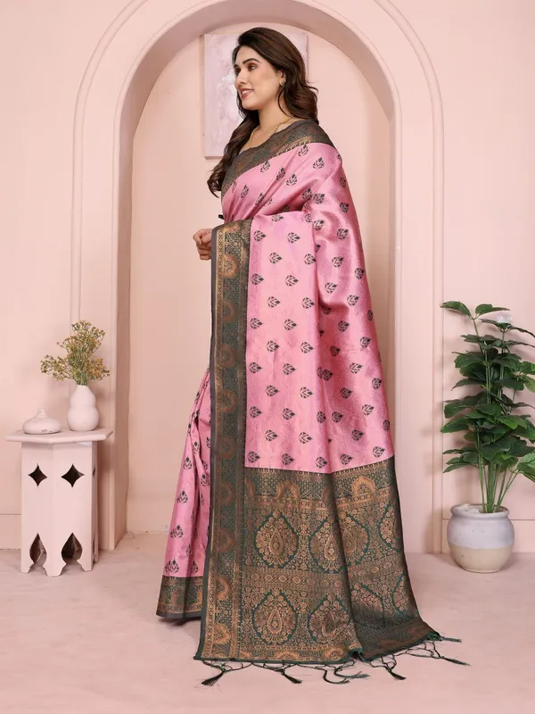 Green_And_Pink_Art_Silk_Premium_Woven_And_Floral_Print_And_Temple_Border_Banarasi_Saree_For_Women