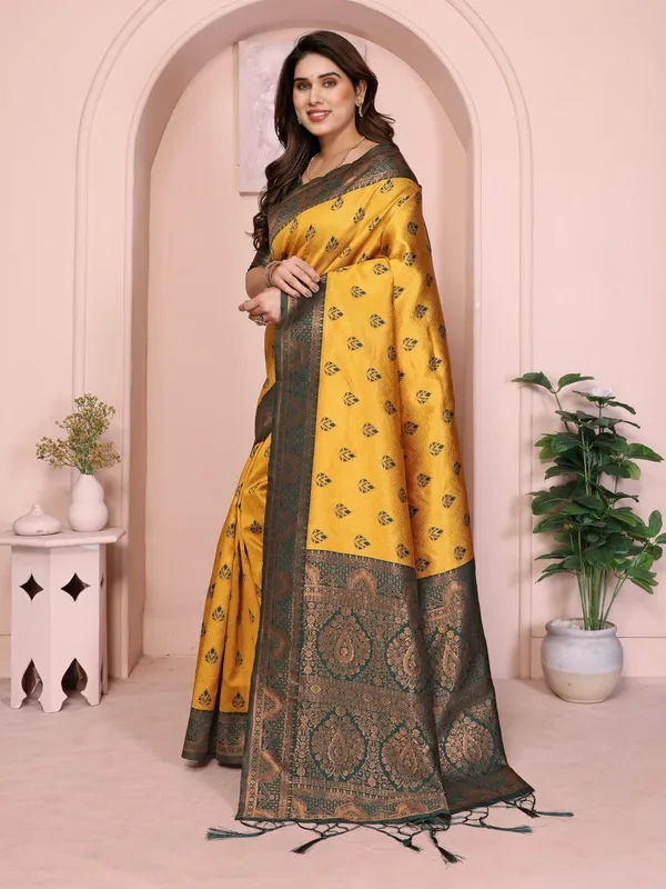 Green_And_Yellow_Art_Silk_Premium_Woven_And_Floral_Print_And_Self_Design_Banarasi_Saree_For_Women