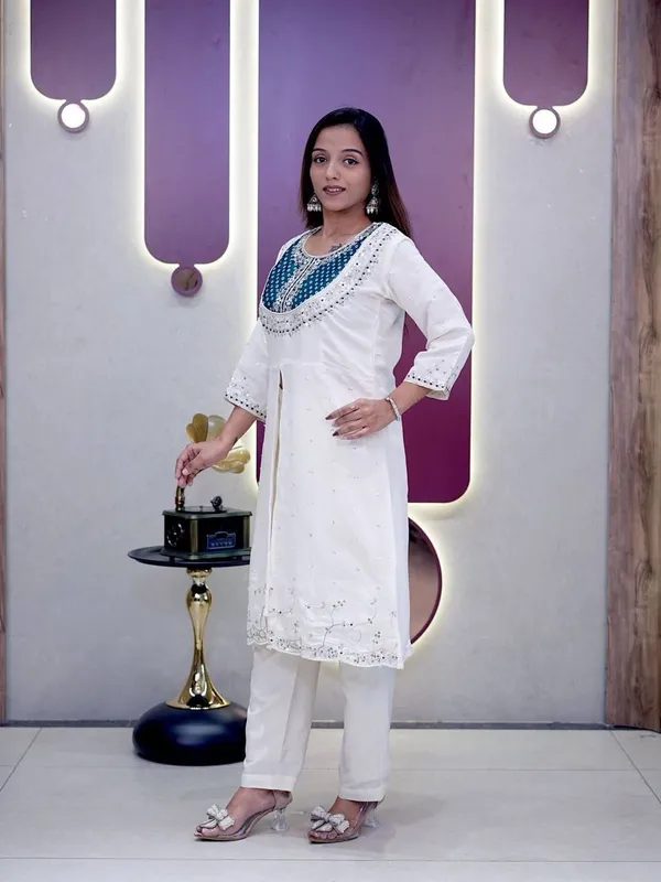 White_Chiffon_Premium_Embroidered_Kurta_Pyjama_Set_For_Women