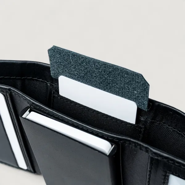 Black_Leather_Kinetic_Wallet_For_Men