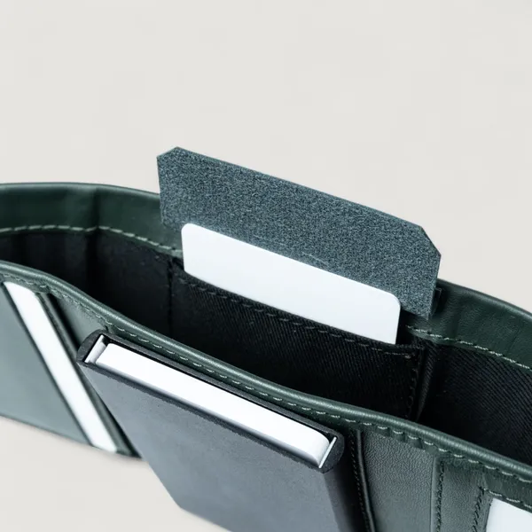 Emerald_Green_Leather_Kinetic_Wallet_For_Men