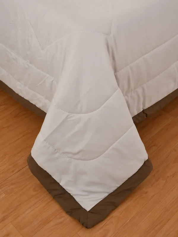 Peach_Premium_Clara_Comforter