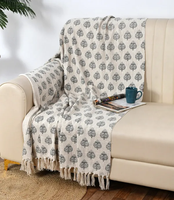 Off_White_And_Blue_Premium_Tune_Block_Printed_Throw,_Size_-_130x180_CM