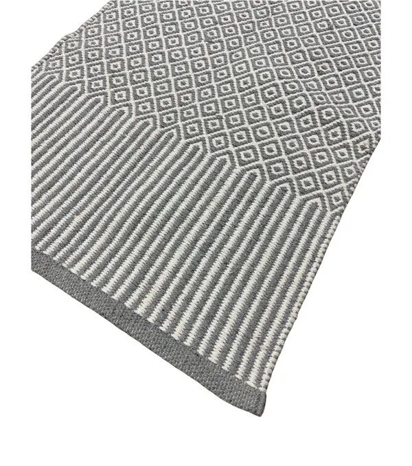 Multicolor_Mini_Diamond_Handwoven_Runne