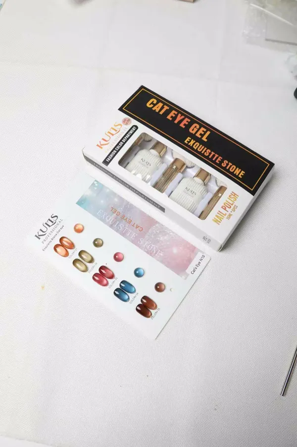 KULIS_Professional_Exquisite_Stone_Cat_Eye_Gel_–_N10_(Premium_Magnetic_Nail_Polish_Set)_with_ShadeCard