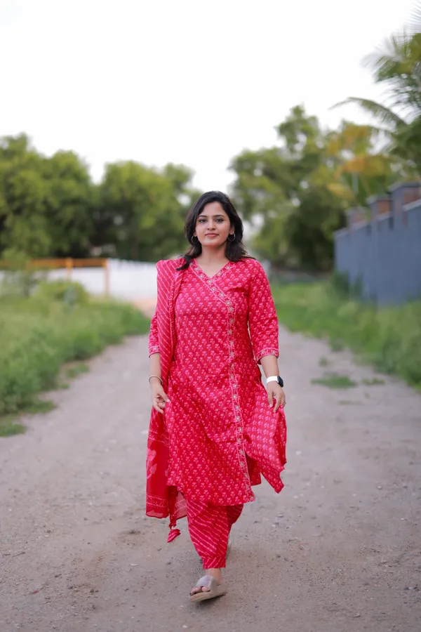 Pink_Kurta_Pajama_Dupatta_For_Women