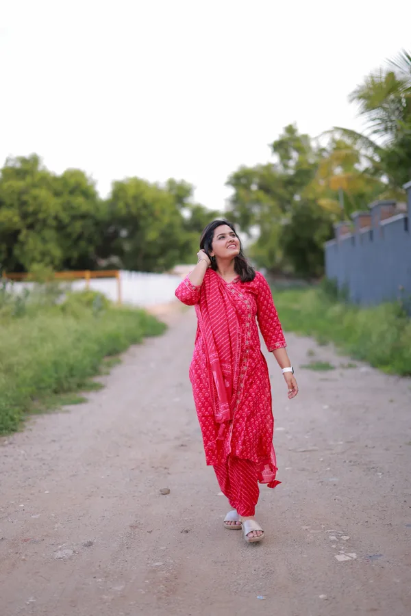 Pink_Kurta_Pajama_Dupatta_For_Women