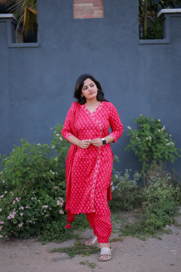 Pink_Kurta_Pajama_Dupatta_For_Women