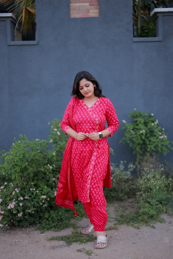 Pink_Kurta_Pajama_Dupatta_For_Women