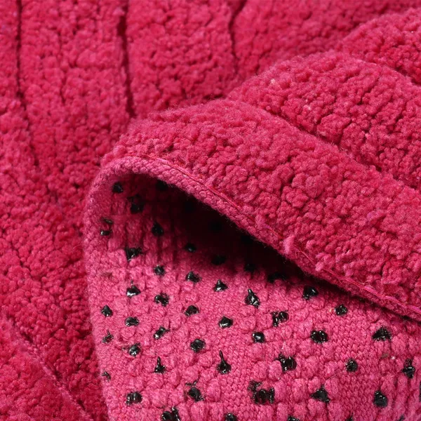 Solid_Fuchsia_Race_Track_Fine_Cotton_Oval_Bathmat