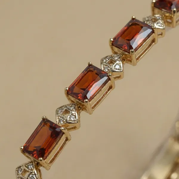 Red_Amber_Glow_Anti_Tarnish_Bracelet_For_Women