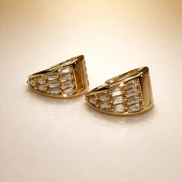 Gold_Baguette_Studded_Half_Hoop_Ears_Anti_Tarnish_Earring_For_Women