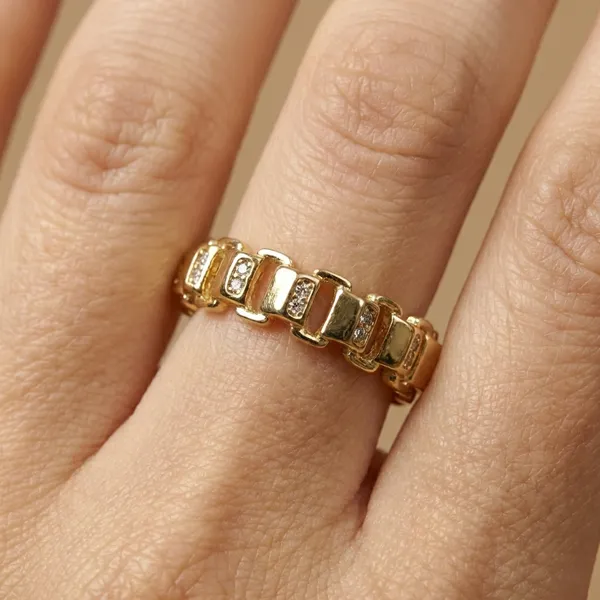 Gold_Linked_Diamond_Band_Anti_Tarnish_Finger_Ring_For_Women