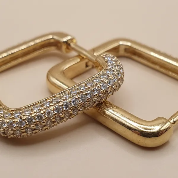 Gold_Rectangular_Pave_Hoop_Ears_Anti_Tarnish_Earring_For_Women