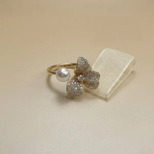 White_Floral_Pearl_Anti_Tarnish_Finger_Ring_For_Women