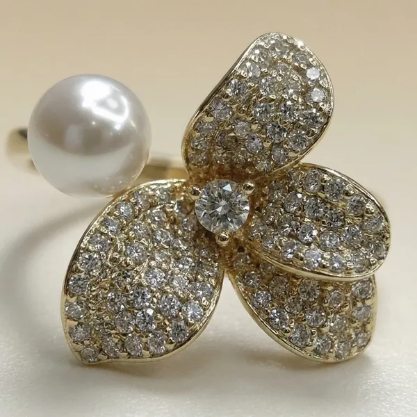White_Floral_Pearl_Anti_Tarnish_Finger_Ring_For_Women