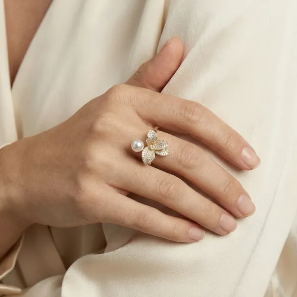 White_Floral_Pearl_Anti_Tarnish_Finger_Ring_For_Women
