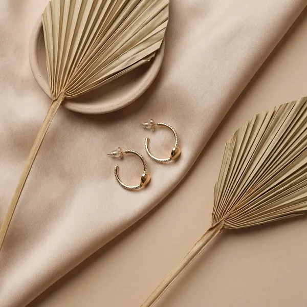 Gold_Heart_Crystal_Studded_Hoop_Ears_Anti_Tarnish_Earring_For_Women