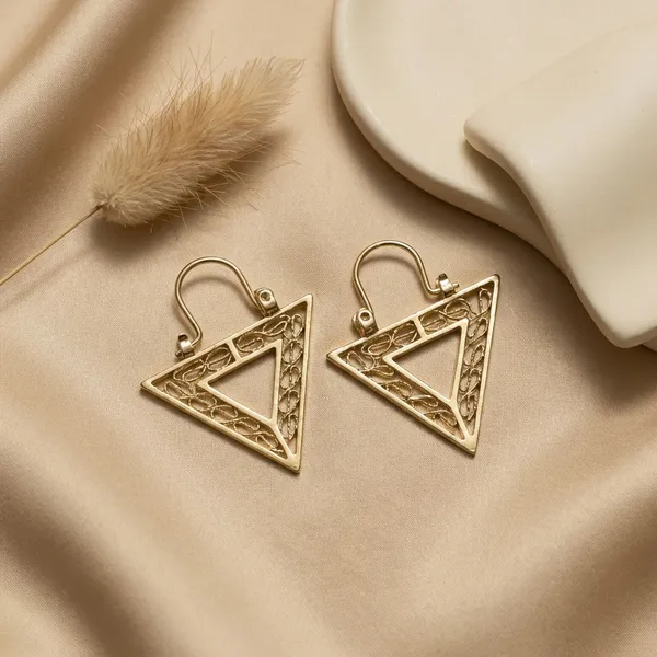 Gold_Triangle_Filigree_Drop_Ears_Anti_Tarnish_Earring_For_Women