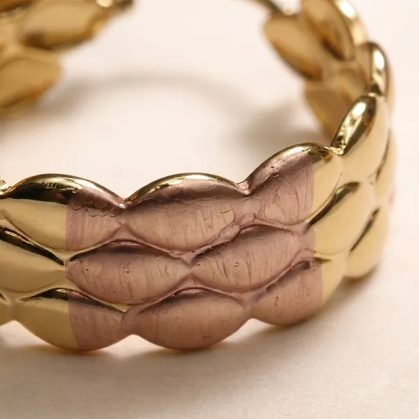 Gold_Textured_Leaf_Hoop_Ears_Anti_Tarnish_Earring_For_Women