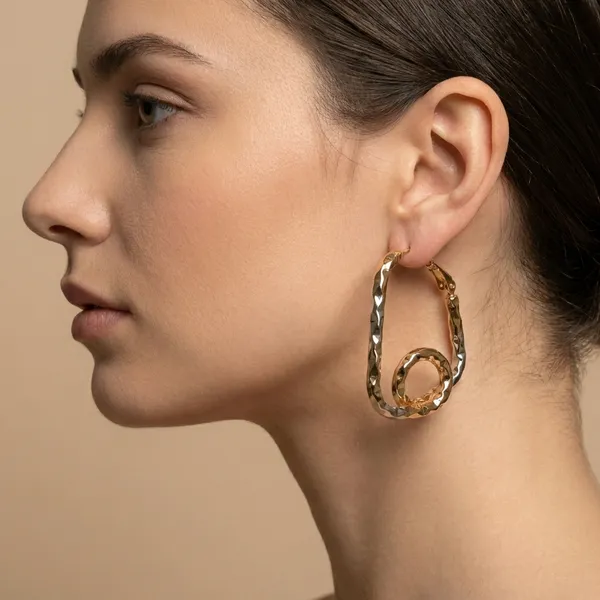 Gold_And_Silver_Dual_Tone_Geometric_Twist_Hoop_Ears_Anti_Tarnish_Earring_For_Women