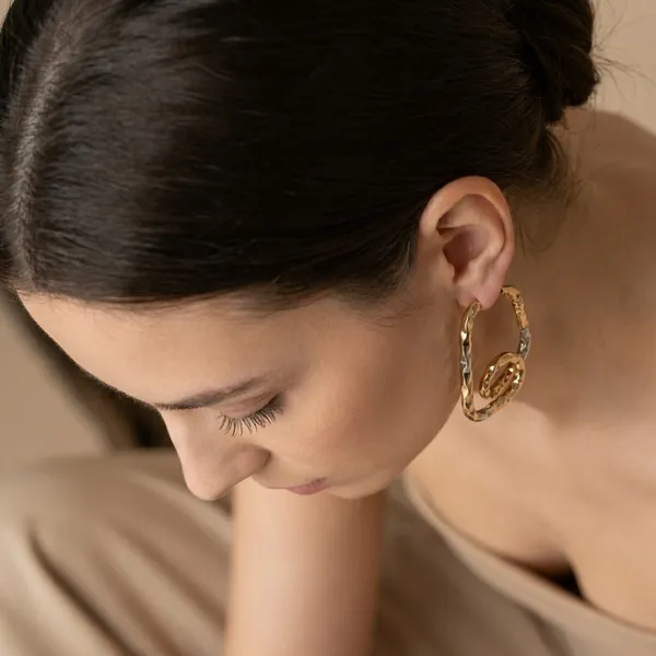 Gold_And_Silver_Dual_Tone_Geometric_Twist_Hoop_Ears_Anti_Tarnish_Earring_For_Women