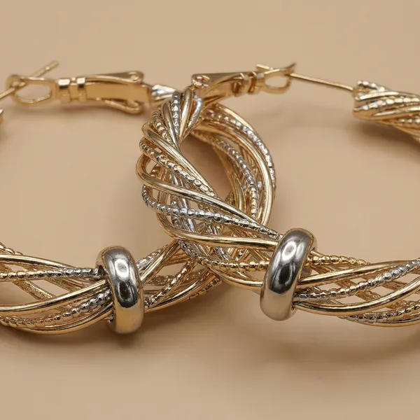 Gold_And_Silver_Twotone_Twisted_Hoop_Ears_Anti_Tarnish_Earring_For_Women