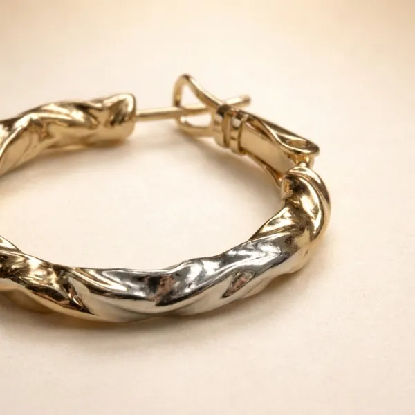 Gold_And_Silver_Twotone_Twisted_Metal_Hoop_Ears_Anti_Tarnish_Earring_For_Women