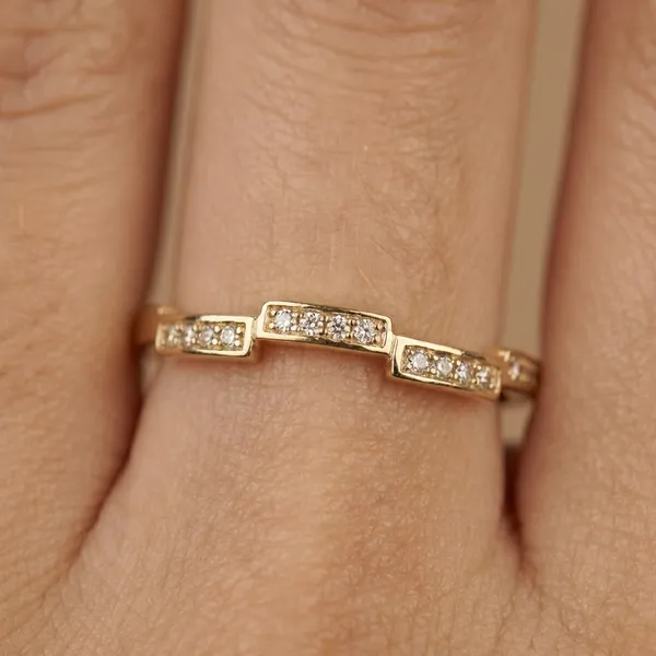 Gold_Rectangular_Link_Sparkle_Anti_Tarnish_Finger_Ring_For_Women