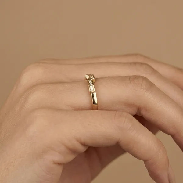 Gold_Rectangular_Link_Sparkle_Anti_Tarnish_Finger_Ring_For_Women