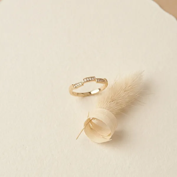 Gold_Rectangular_Link_Sparkle_Anti_Tarnish_Finger_Ring_For_Women