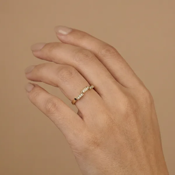 Gold_Rectangular_Link_Sparkle_Anti_Tarnish_Finger_Ring_For_Women