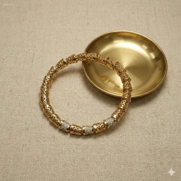 Gold_And_Silver_Textured_Hollow_Link_Anti_Tarnish_Bracelet_For_Women
