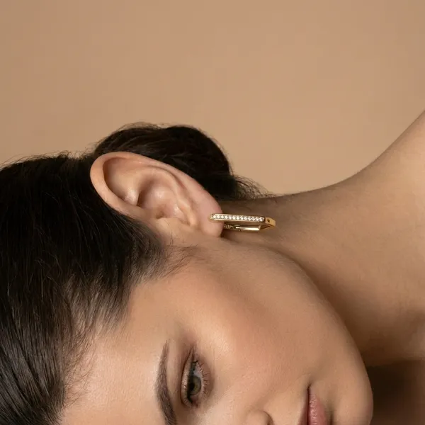 Gold_Sleek_Huggie_Ears_Anti_Tarnish_Earring_For_Women